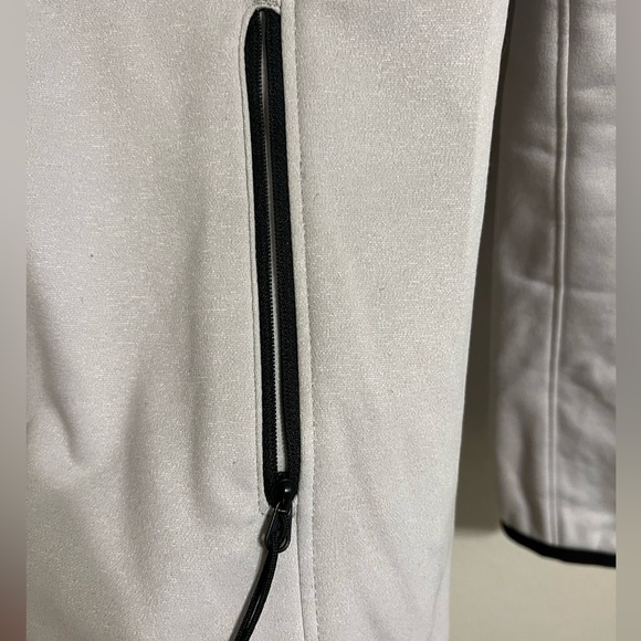 The North Face Lightweight Jacket - Picture 3 of 8